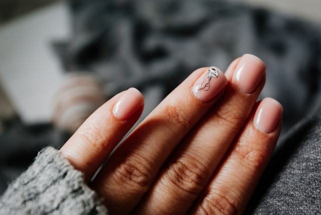 Short nude manicure