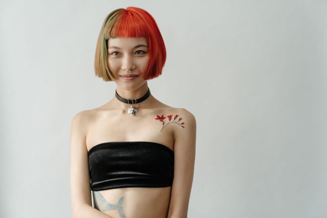 Client with a red bob